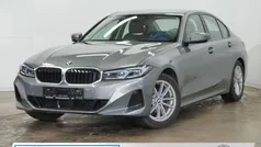 Grau Gebraucht 2024 BMW 318 Sport Line Limousine | 35.900 € (Fairer Preis)