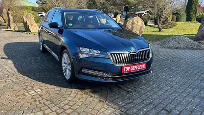 Gebraucht Skoda Superb Style 190 PS (139 kW) 2022 Modra lava/lava blau Kombi