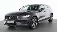 Platinum grey / Gebraucht 2023 Volvo V60 CC Ultimate Kombi | 39.990 € (Fairer Preis)