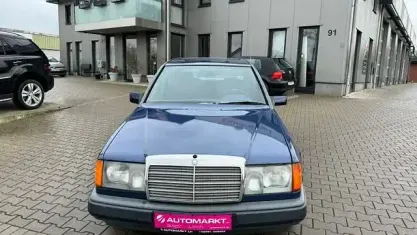 Brugt Mercedes E300 179 HK (131 kW) 1987 Blå Sedan