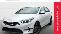 Hw2) deluxe white m (weiss Neu 2024 Kia Ceed Spirit Limousine | 27.980 € (Fairer Preis)