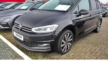 Gebraucht VW Touran Highline 150 PS (110 kW) 2022 Deep black perleffekt Van / Kleinbus