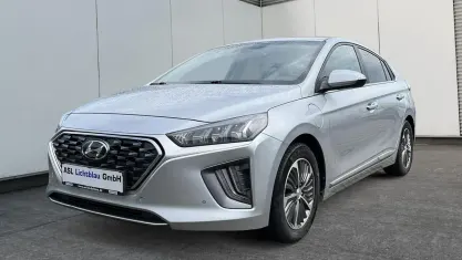 Gebraucht Hyundai Ioniq Advantage 141 PS (103 kW) 2022 Typhoon silver Kleinwagen
