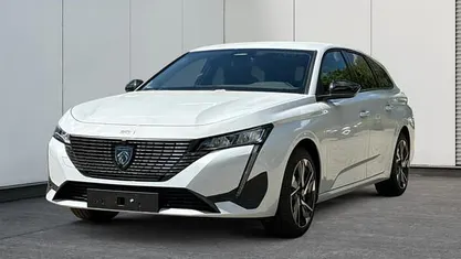 Okenite weiß metallic/weiß Neu 2025 Peugeot 308 SW Allure Kombi | 28.630 € (Guter Preis)