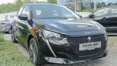Schwarz / Gebraucht 2022 Peugeot e-208 Active Kleinwagen | 16.750 € (Fairer Preis)