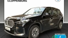 Schwarz Gebraucht 2024 BMW iX1 Performance SUV | 43.950 € (Fairer Preis)