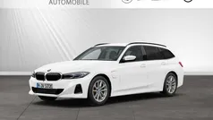 Alpinweiss Gebraucht 2024 BMW 330e Sport Line Kombi | 39.490 € (Guter Preis)