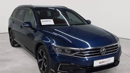 Gebraucht VW Passat GTE 156 PS (114 kW) 2021 Aquamarinblau metallic Kombi