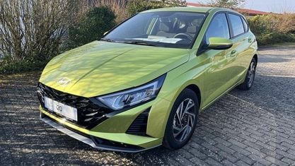 Gebraucht Hyundai i20 Trend 101 PS (74 kW) 2025 Gelb Limousine