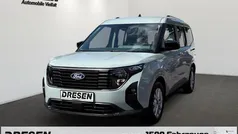 Grau Gebraucht 2024 Ford Tourneo Courier Titanium Van / Kleinbus | 25.990 € (Fairer Preis)