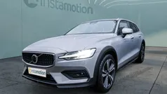 Silber Gebraucht 2024 Volvo V60 CC Kombi | 45.250 € (Guter Preis)