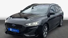 Agate black metallic Gebraucht 2023 Ford Focus ST-Line Kombi | 25.750 € (Fairer Preis)