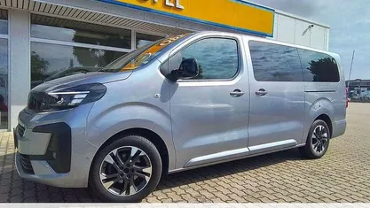 Lack grau artense/typ aussenve Gebraucht 2024 Opel Zafira Edition Van / Kleinbus | 35.480 € (Fairer Preis)