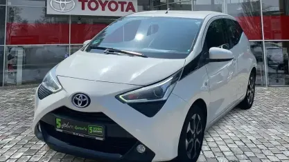 Gebraucht Toyota Aygo X-play 72 PS (52 kW) 2019 Weiß Kleinwagen