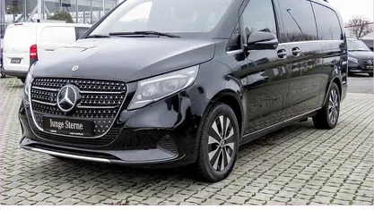 Schwarz Gebraucht 2024 Mercedes V300 Avantgarde Van / Kleinbus | 71.450 € (Guter Preis)