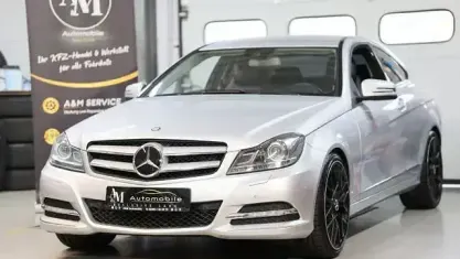 Gebraucht Mercedes C250 204 PS (150 kW) 2011 Iridiumsilber metalliclack (metallic) Coupé