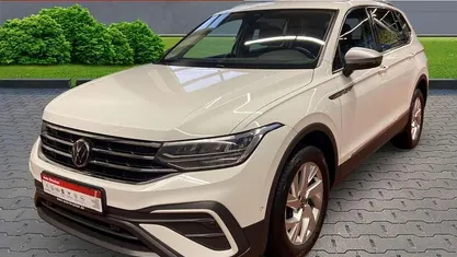 Weiss Gebraucht 2022 VW Tiguan Allspace Life SUV | 27.340 € (Superpreis)