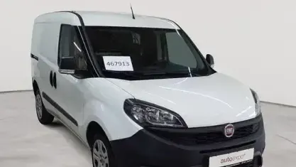Begagnad Fiat Doblò Basis 101 HK (74 kW) 2022 Vit Minibuss