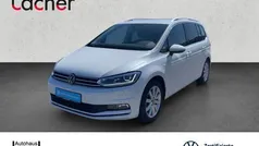 Oryxweiß perlmutteffekt Gebraucht 2024 VW Touran Highline Van / Kleinbus | 36.490 € (Fairer Preis)