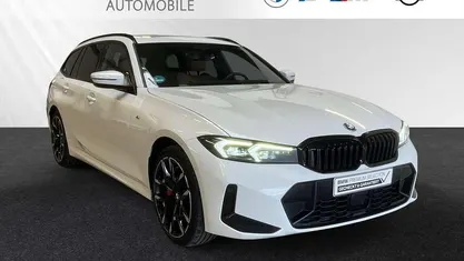 Alpinweiss Gebraucht 2024 BMW 330e M Sport Kombi | 50.390 € (Fairer Preis)