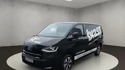 Gebraucht VW T7 150 PS (110 kW) 2025 Midnight black metallic Van