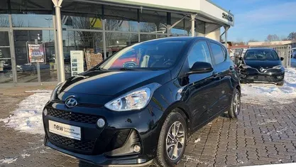 Gebraucht Hyundai i10 Trend 67 PS (49 kW) 2018 Phantom black. / mic (schwarz) Kleinwagen