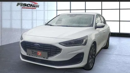 Frostweiß (weiß) Gebraucht 2024 Ford Focus Titanium Limousine | 22.990 € (Fairer Preis)