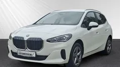 Weiß Gebraucht 2024 BMW 218 Active Tourer Luxury Line Van / Kleinbus | 28.498 € (Superpreis)