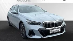 Brooklyn grau metallic Gebraucht 2024 BMW 520 M Sport Kombi | 54.950 € (Superpreis)