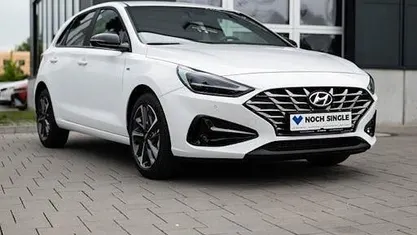 Weiß Gebraucht 2024 Hyundai i30 Advantage Limousine | 21.490 € (Superpreis)