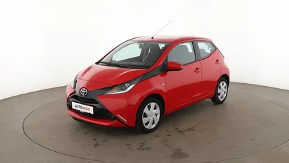 Rot Gebraucht 2015 Toyota Aygo X-play Kleinwagen | 7.610 € (Fairer Preis)