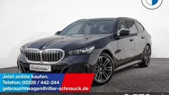 Carbonschwarz Gebraucht 2024 BMW 520 M Sport Kombi | 50.950 € (Superpreis)