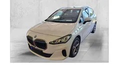 Weiß Gebraucht 2022 BMW 218 Active Tourer Sport Line Van / Kleinbus | 25.995 € (Fairer Preis)