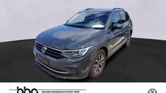 Grau Gebraucht 2023 VW Tiguan Life SUV | 31.730 € (Guter Preis)