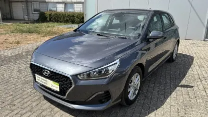 Gebraucht Hyundai i30 Trend 99 PS (72 kW) 2020 Grau Limousine