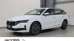 Weiß Gebraucht 2024 Skoda Octavia Selection Kombi | 36.665 € (Fairer Preis)