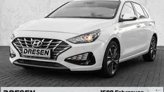 Weiß Gebraucht 2023 Hyundai i30 Trend Limousine | 17.790 € (Fairer Preis)
