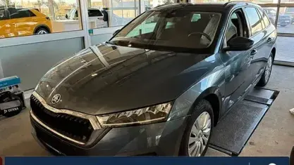 Käytetty Skoda Octavia Ambition 150 HP (110 kW) 2022 Harmaa Farmari