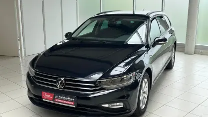 Gebraucht VW Passat Basis 150 PS (110 kW) 2023 Deep black perleffekt Kombi