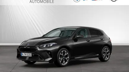 Saphirschwarz metallic Neu 2026 BMW 120 M Sport Kleinwagen | 37.790 € (Fairer Preis)