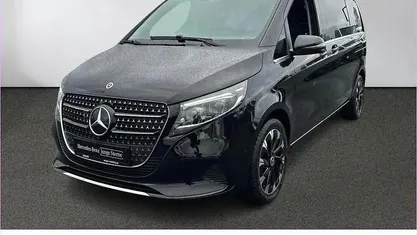 Gebraucht 2025 Mercedes V300 Avantgarde Van / Kleinbus | 78.450 € (Fairer Preis)
