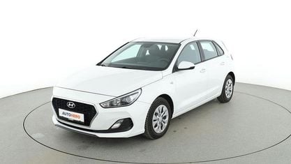 Gebraucht Hyundai i30 Pure 99 PS (72 kW) 2019 Weiß Limousine