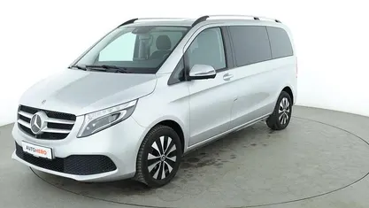 Grau Gebraucht 2019 Mercedes V220 Van / Kleinbus | 38.530 € (Fairer Preis)