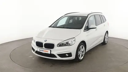 Weiß Gebraucht 2015 BMW 218 Gran Tourer Advantage Van / Kleinbus | 12.190 € (Fairer Preis)