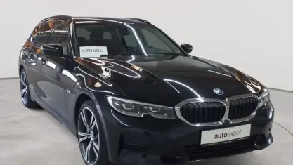 Gebraucht BMW 330 Sport Line 184 PS (135 kW) 2022 Saphirschwarz metallic Kombi