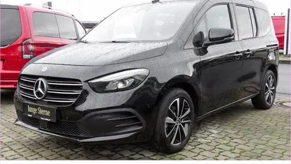 Gebraucht Mercedes T180 Progressive 116 PS (85 kW) 2024 Van / Kleinbus