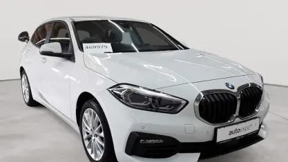 Gebraucht BMW 120 Advantage 190 PS (139 kW) 2023 Alpinweiß Kleinwagen