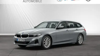 Gebraucht BMW 330e M Sport 292 PS (214 kW) 2024 Skyscraper grau metallic Kombi