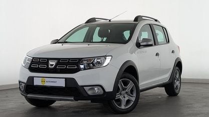 Używany Dacia Sandero Celebration 90 KM (66 kW) 2017 Biały Hatchback