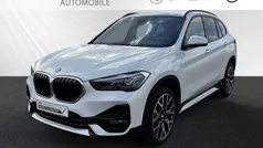 Mineralweiss metallic Gebraucht 2022 BMW X1 Sport Line SUV | 29.998 € (Fairer Preis)
